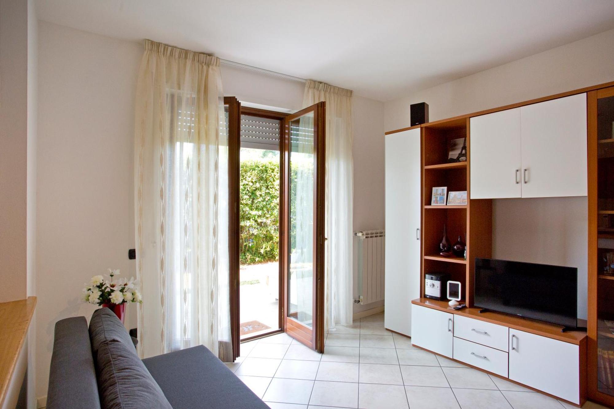 Casa Dei Filati, Cosy Flat With Garden And Parking Close To Лука Екстериор снимка