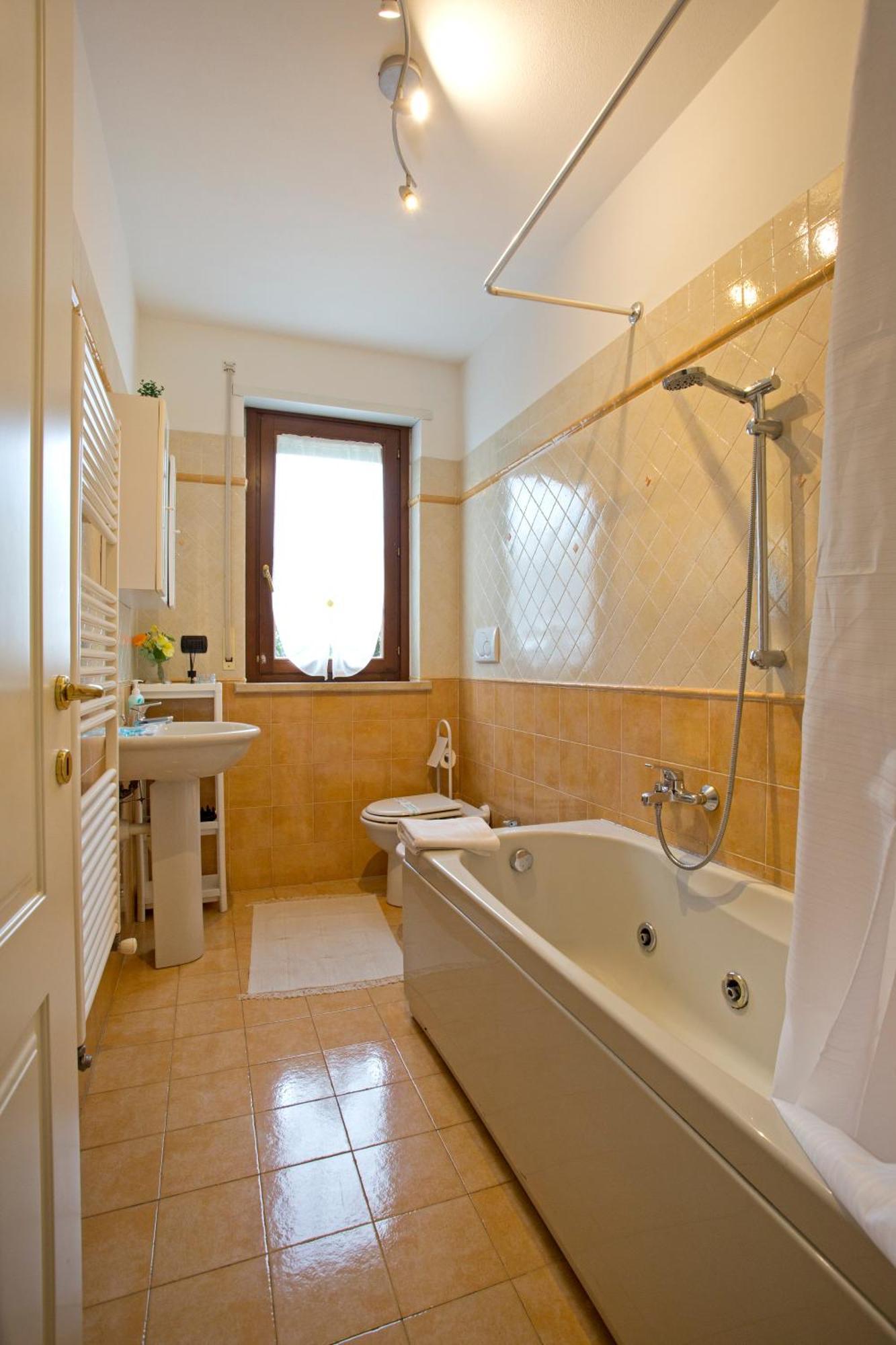 Casa Dei Filati, Cosy Flat With Garden And Parking Close To Лука Екстериор снимка